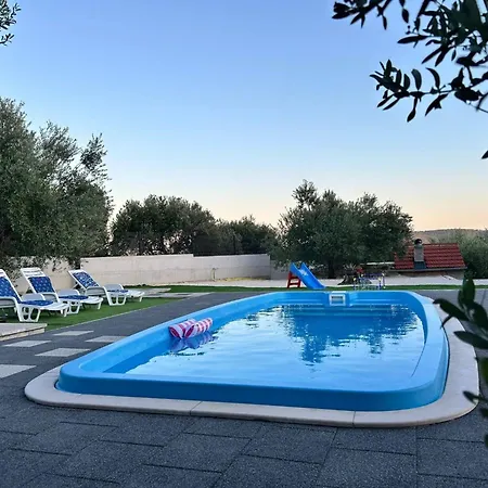 Bright And Tranquil With Pool Tatil Evi