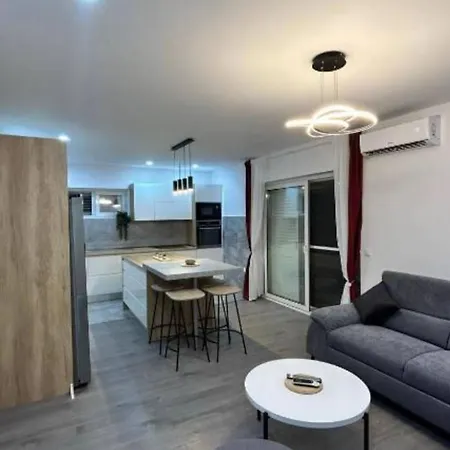 Tatil Evi Bright And Tranquil With Pool